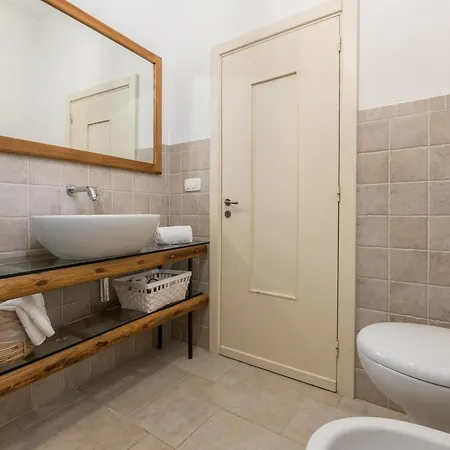 Trulli Di Mezza * チステルニーノ