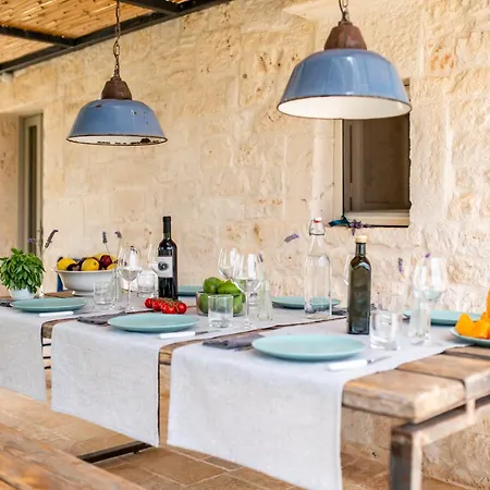 Trulli Di Mezza * チステルニーノ